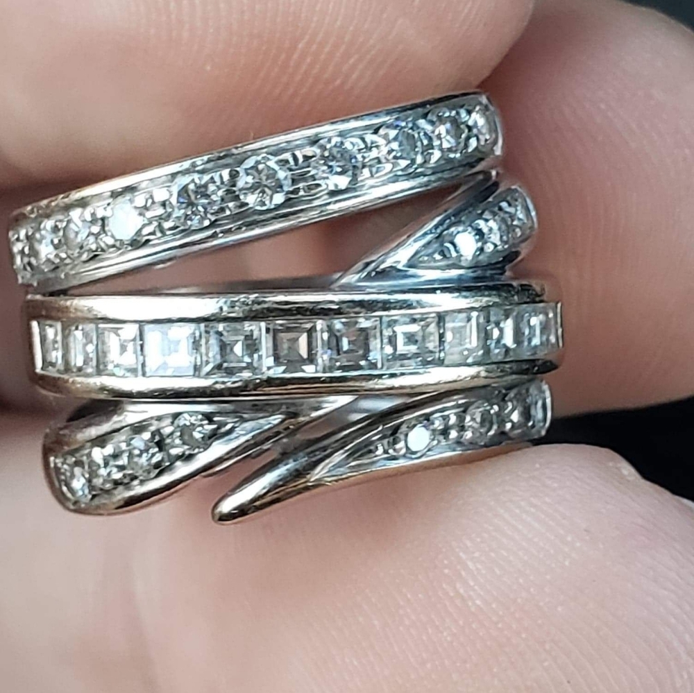14kt Gold And Diamonds ring 6.5